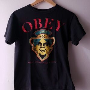 Obey tee